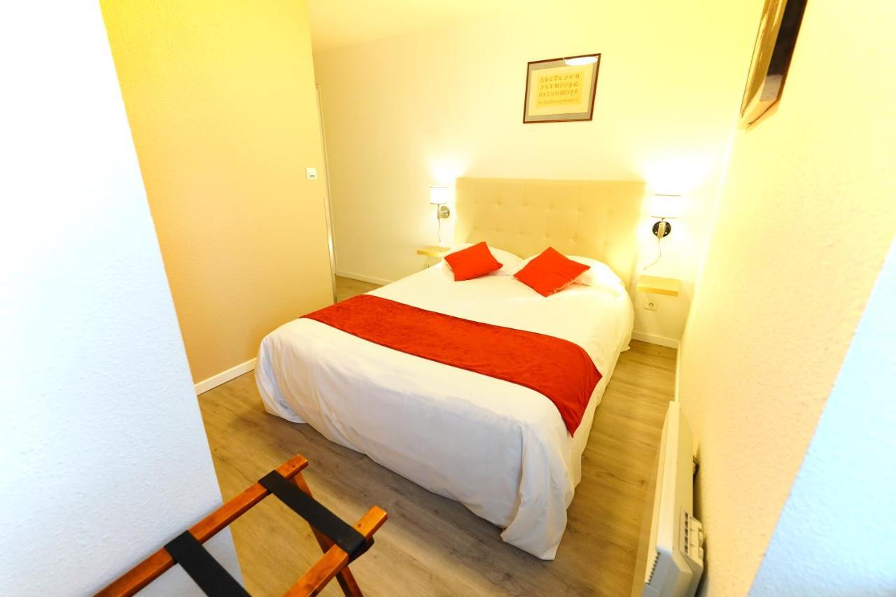 Logis Hotel Le Relais Des Remparts Allanche Exterior photo
