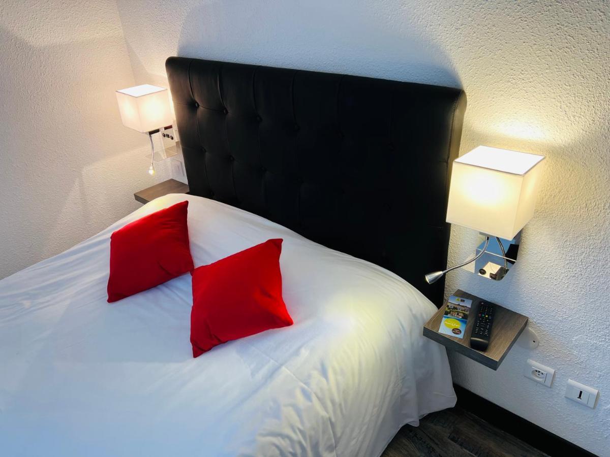 Logis Hotel Le Relais Des Remparts Allanche Exterior photo